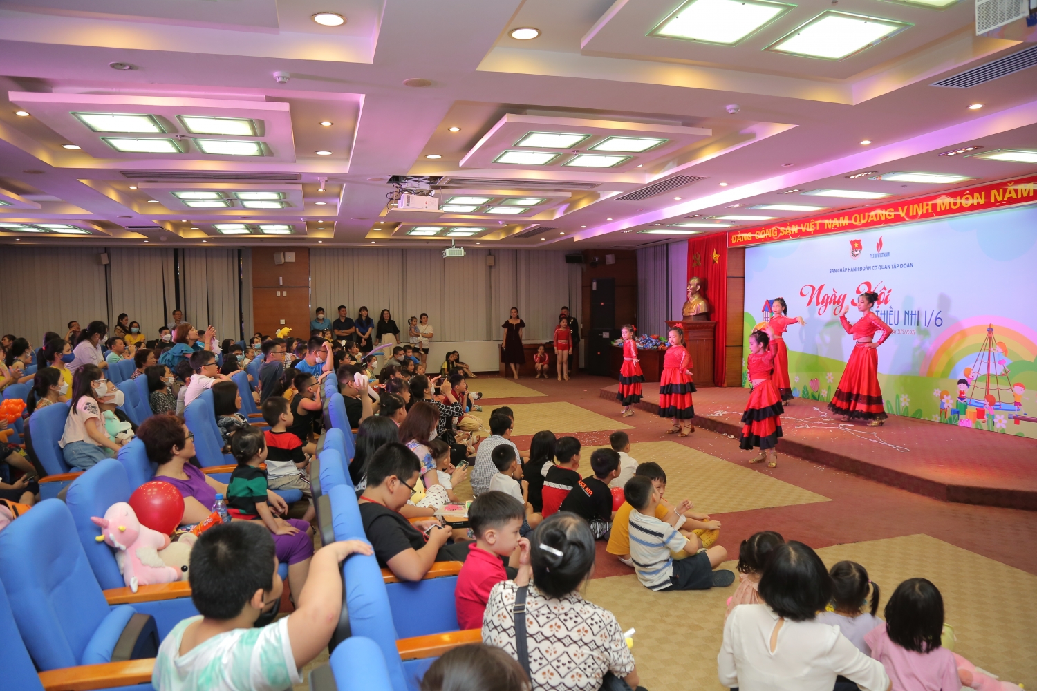 Đoàn Thanh niên Cơ quan Tập đoàn tổ chức Ngày hội Thiếu nhi 1/6 Đoàn Thanh niên Cơ quan Tập đoàn tổ chức Ngày hội Thiếu nhi 1/6