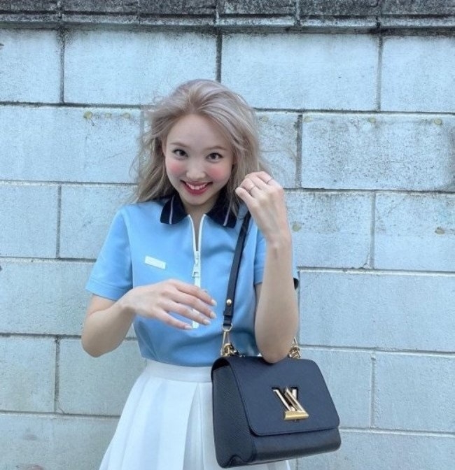 Tổng hợp sao Hàn tuần qua (30/5 - 5/6): Kiểu tóc mới gây tranh cãi của Nayeon (TWICE) trước thềm debut solo Tổng hợp sao Hàn tuần qua (30/5 - 5/6): Kiểu tóc mới gây tranh cãi của Nayeon (TWICE) trước thềm debut solo