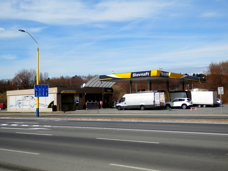 Nhà máy lọc dầu của Slovakia không thể cung cấp sản phẩm ra thị trường chính
