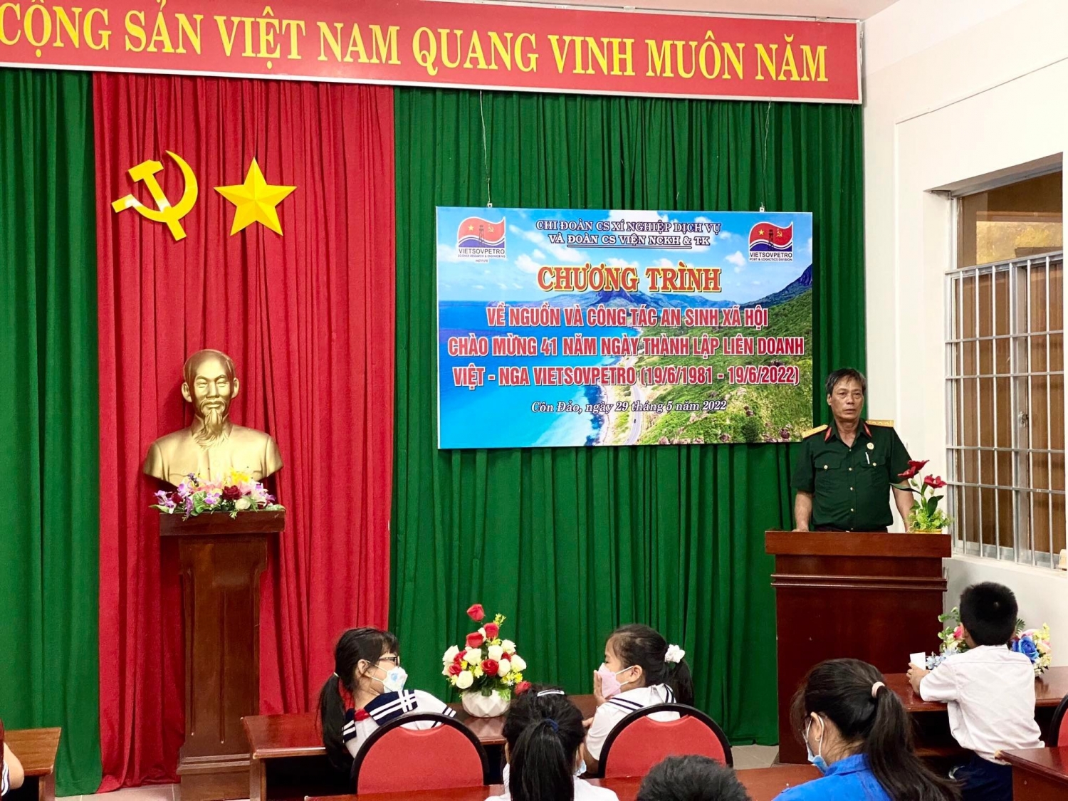 Tuổi trẻ Vietsovpetro tổ chức về nguồn và an sinh xã hội tại Côn Đảo