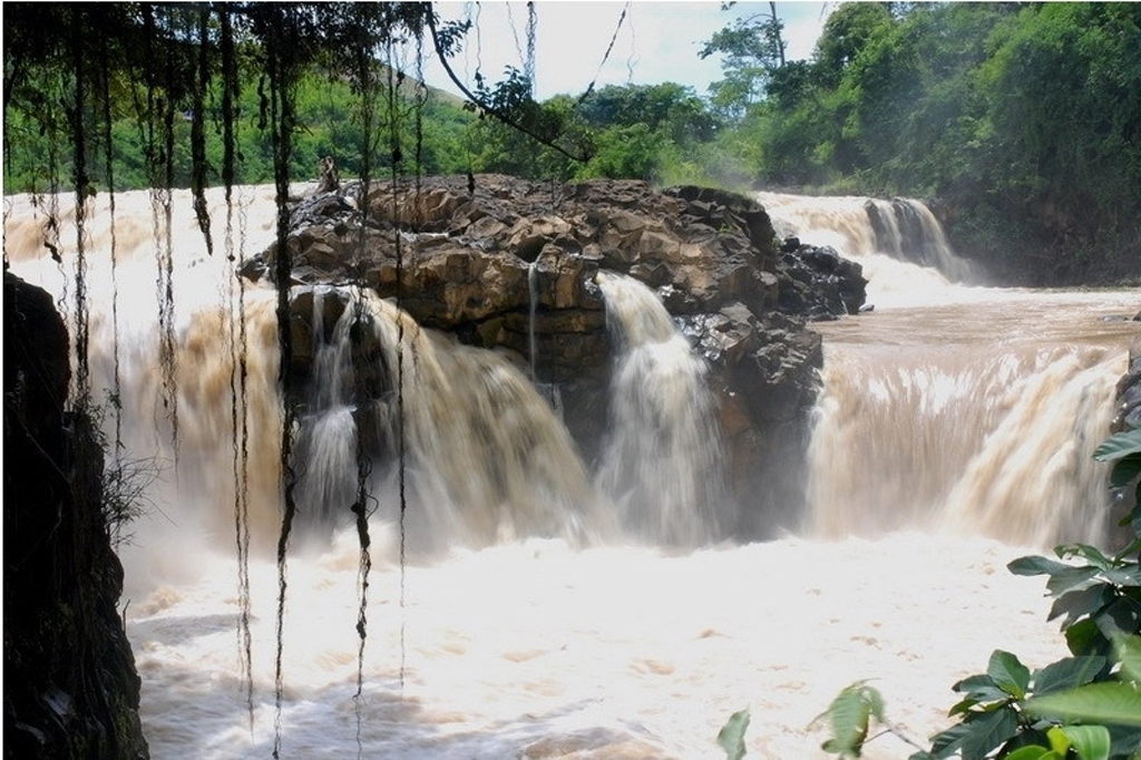 Chiêm ngưỡng những thác nước đẹp và hùng vĩ ở Đắk Lắk Chiêm ngưỡng những thác nước đẹp và hùng vĩ ở Đắk Lắk