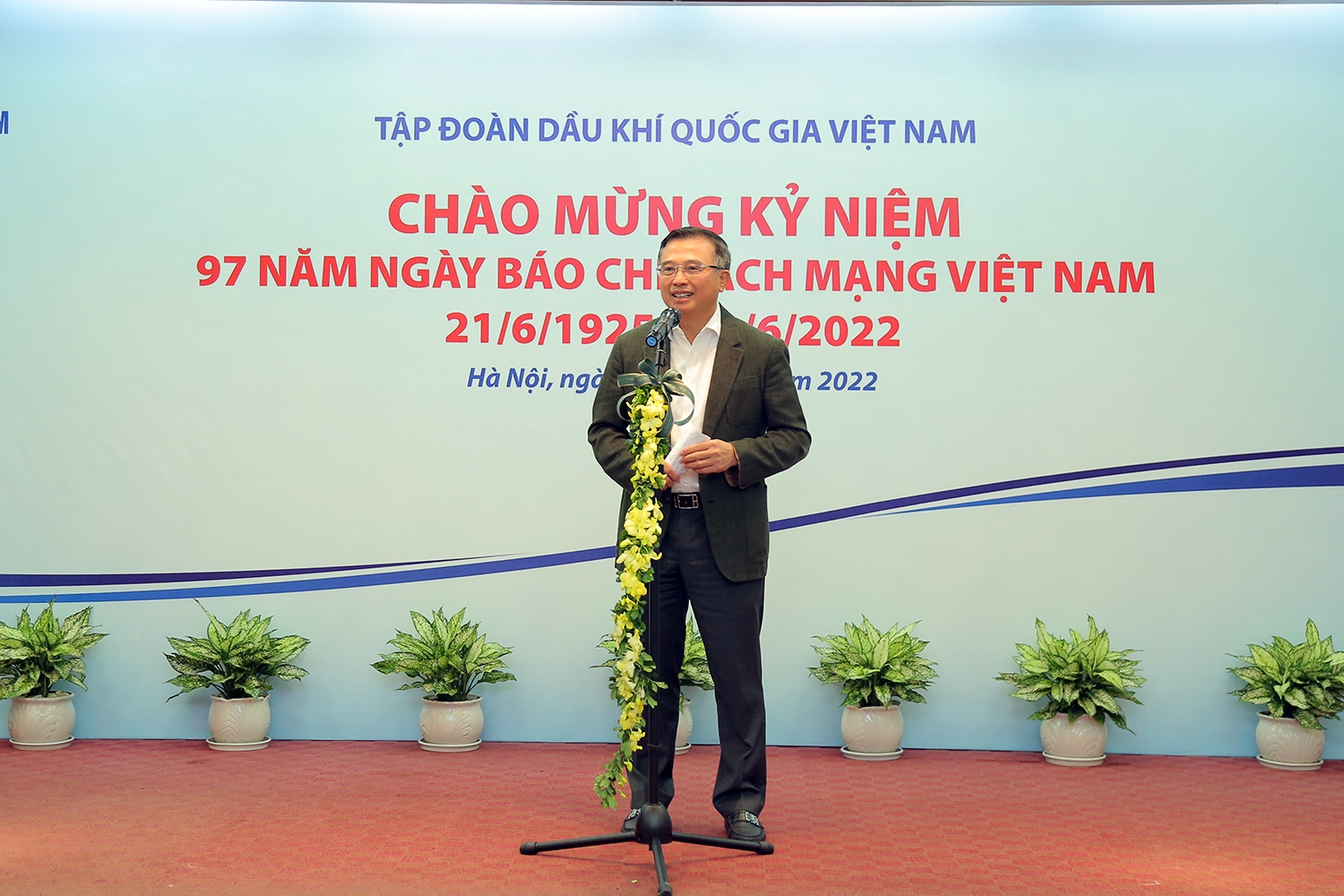 Petrovietnam trao tặng Kỷ niệm chương 
