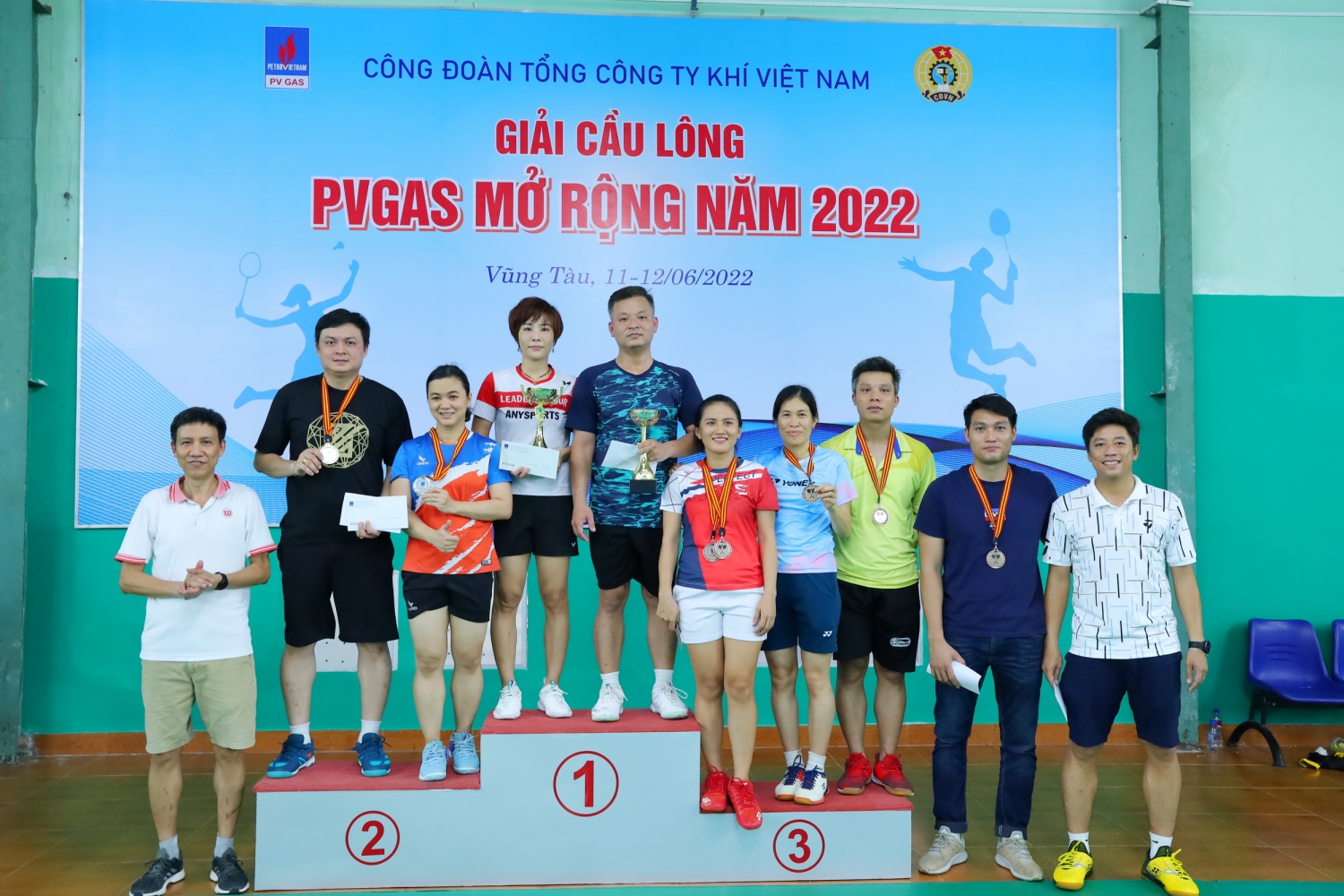 a3. trao giai doi nam nu MR