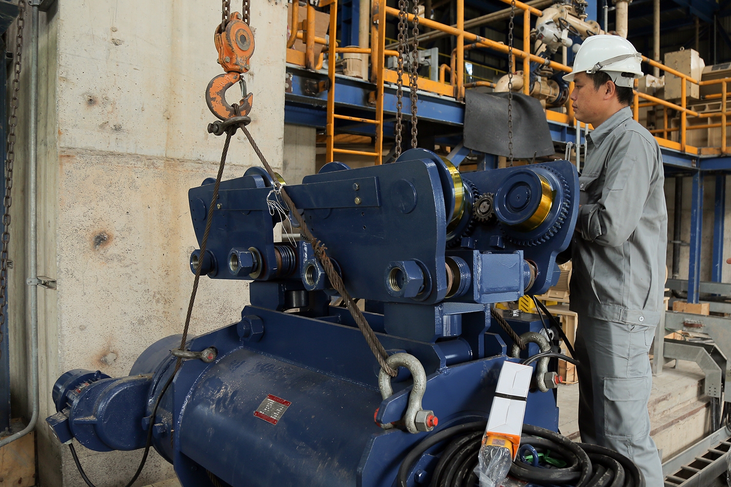 Lãnh đạo Petrovietnam kiểm tra tiến độ mốc đốt than lần đầu Tổ máy số 1 NMNĐ Thái Bình 2