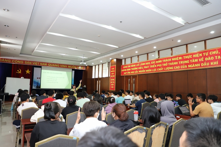 PVU tổ chức nói chuyện chuyên đề “Kỹ năng giao tiếp hiệu quả”