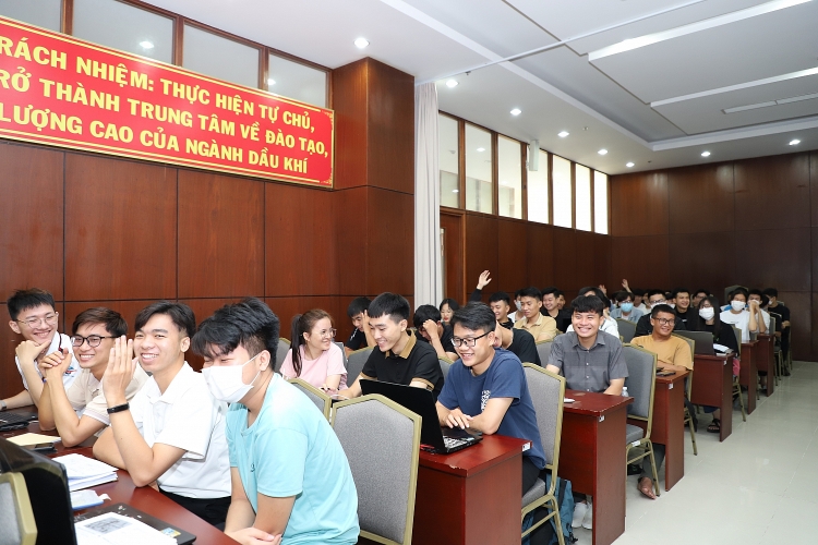 PVU tổ chức nói chuyện chuyên đề “Kỹ năng giao tiếp hiệu quả”