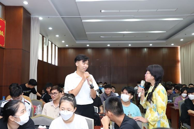 PVU tổ chức nói chuyện chuyên đề “Kỹ năng giao tiếp hiệu quả”