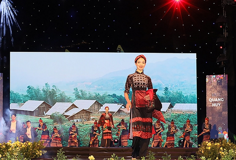 Festival “Tinh hoa Tây Bắc – Hương sắc Lào Cai” được tổ chức tại Sa Pa từ ngày 5-8/8 Festival “Tinh hoa Tây Bắc – Hương sắc Lào Cai” được tổ chức tại Sa Pa từ ngày 5-8/8