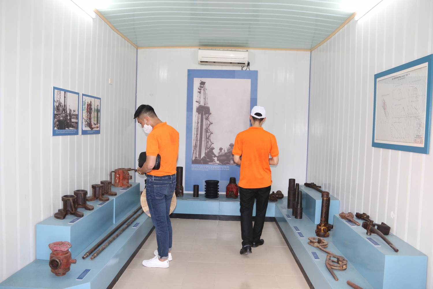 Đoàn Thanh niên Tập đoàn về thăm "Giếng tổ" của ngành Dầu khí
