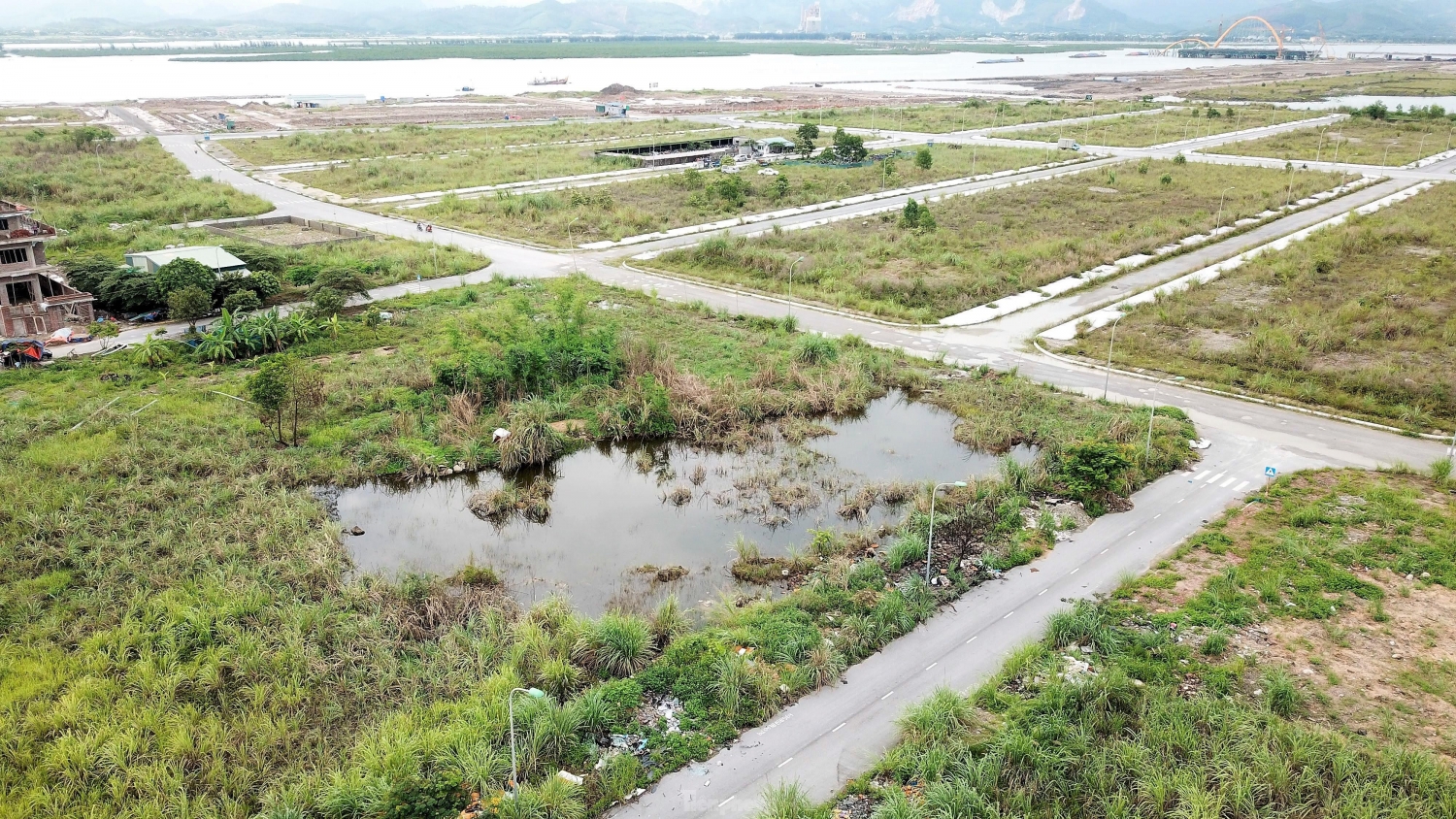 Tin bất động sản ngày 28/6: Khu đô thị Cao Xanh - Hà Khánh gần 100ha ở Quảng Ninh bỏ hoang, xuống cấp gây lãng phí Tin bất động sản ngày 28/6: Khu đô thị Cao Xanh - Hà Khánh gần 100ha ở Quảng Ninh bỏ hoang, xuống cấp gây lãng phí