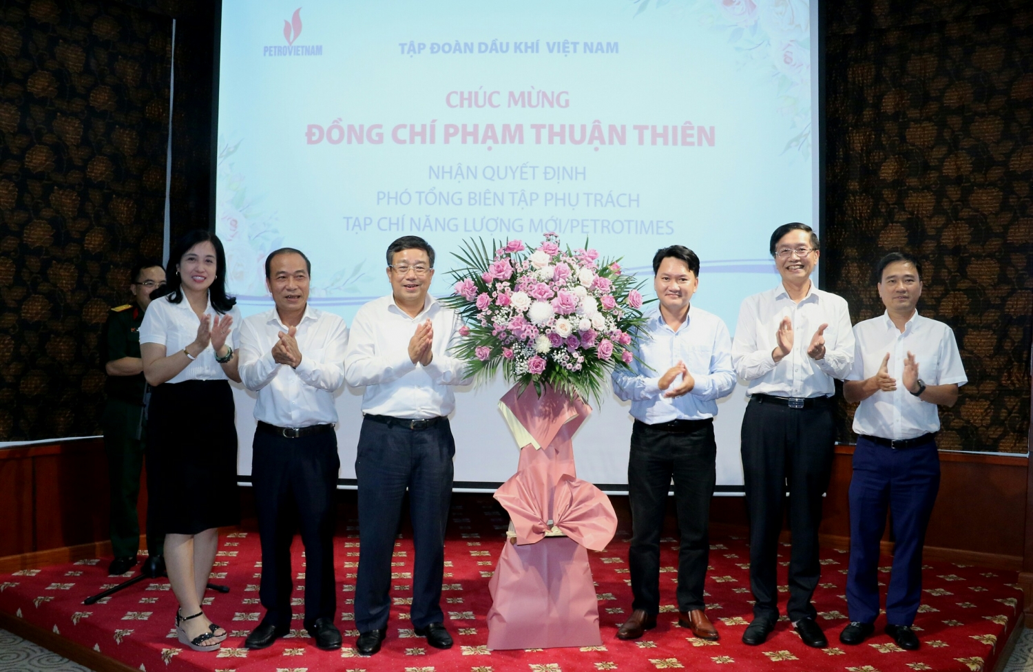Hội DKVN công bố và trao quyết định bổ nhiệm Phó Tổng biên tập phụ trách Tạp chí Năng lượng Mới/PetroTimes Hội DKVN công bố và trao quyết định bổ nhiệm Phó Tổng biên tập phụ trách Tạp chí Năng lượng Mới/PetroTimes