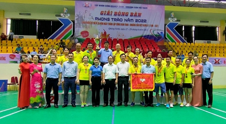 Than Cọc Sáu 10 năm liên tiếp đoạt cúp Giải Bóng bàn phong trào TKV