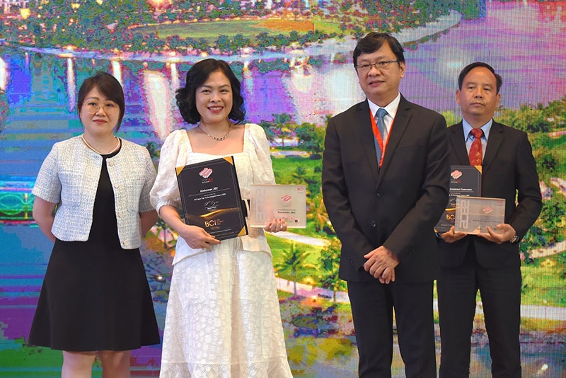 Vinhomes được vinh danh Top 10 chủ đầu tư bất động sản hàng đầu Việt Nam