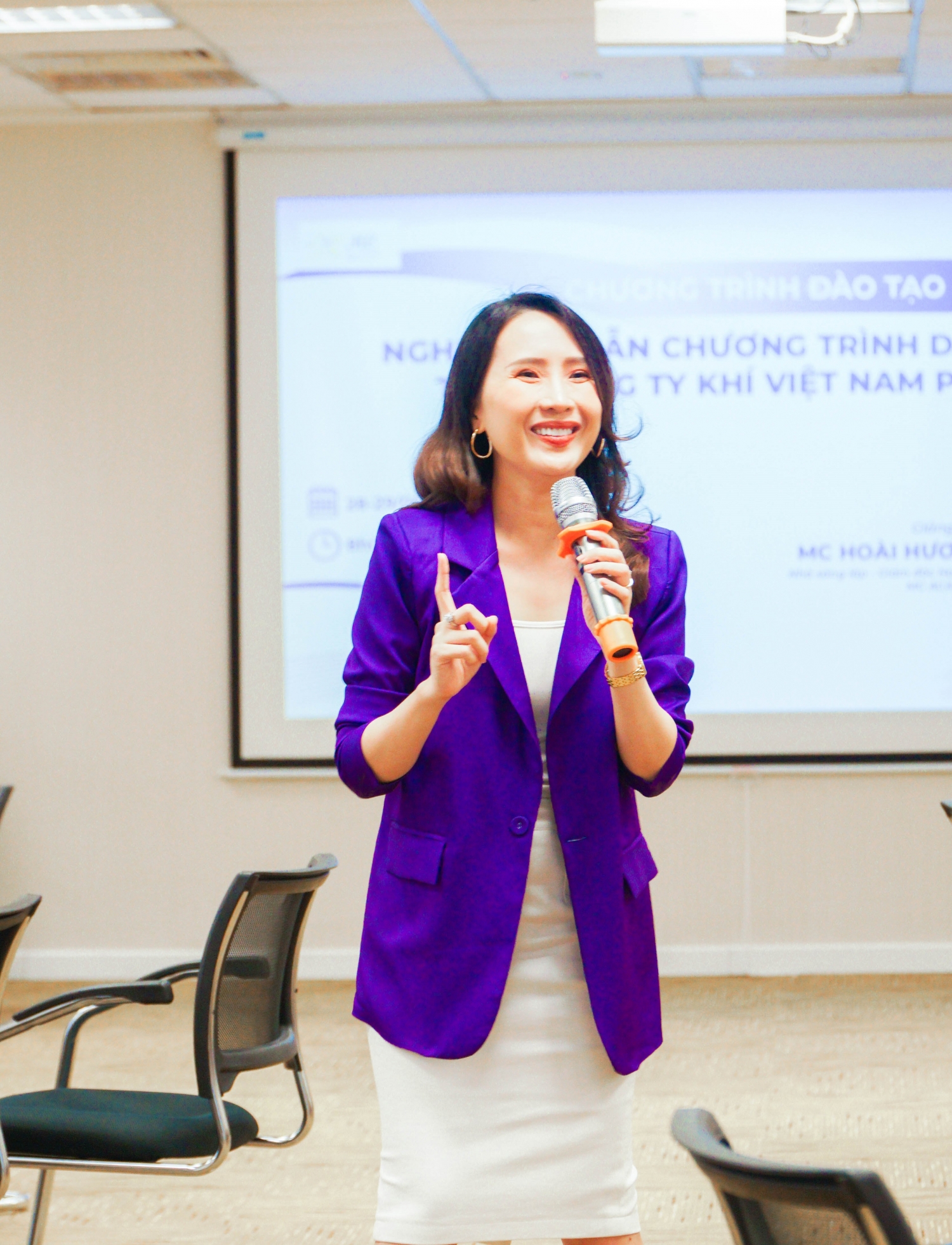 MC Hoài Hương truyền đạt những kiến thức thực tế và kinh nghiệm trong nghề dẫn chương trình