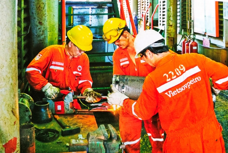 Đảng bộ Liên doanh Việt - Nga Vietsovpetro 40 năm vượt qua khó khăn, phát triển ổn định