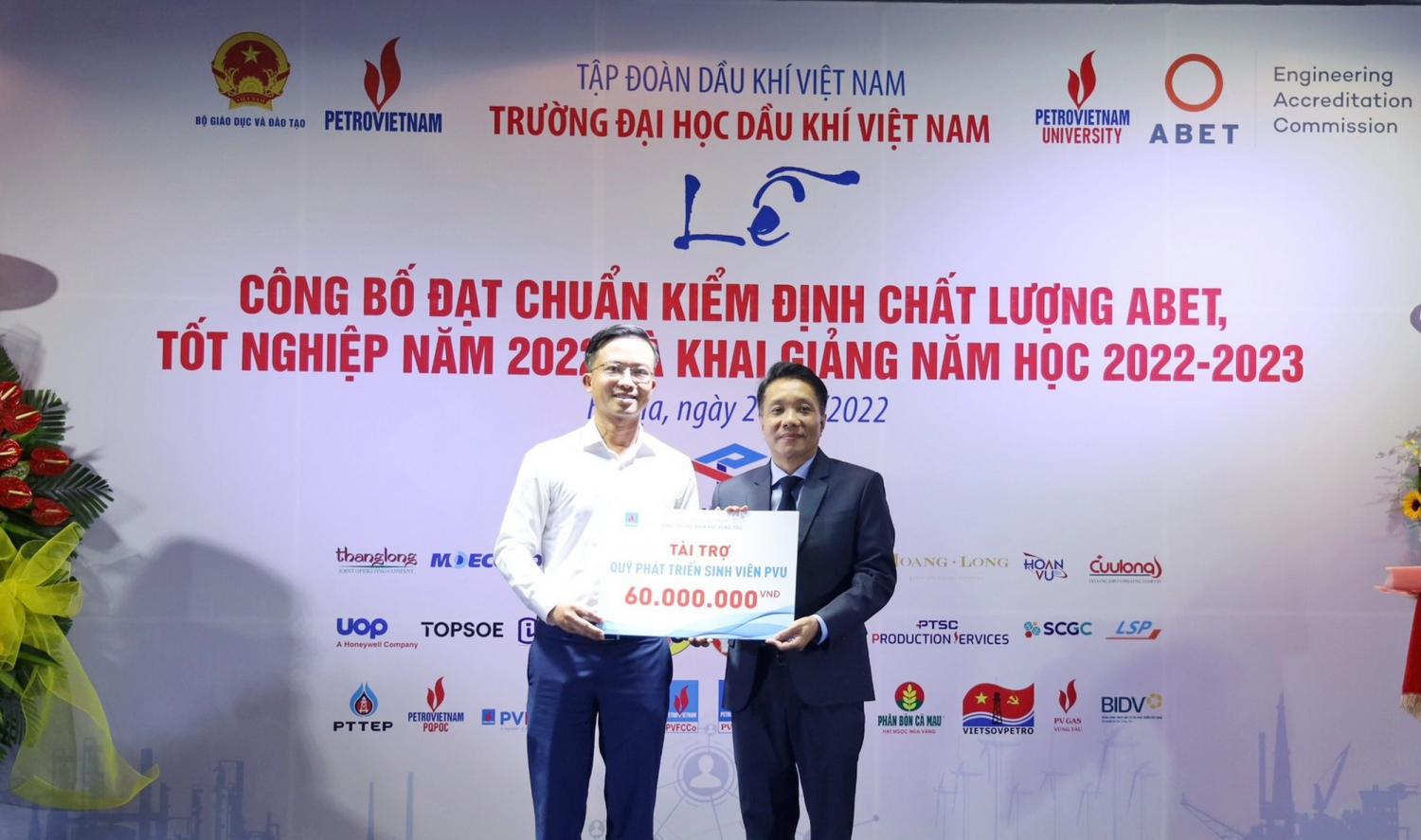 PV GAS Vũng Tàu đồng hành cùng Trường Đại học Dầu khí Việt Nam, trao học bổng cho sinh viên vượt khó học giỏi   