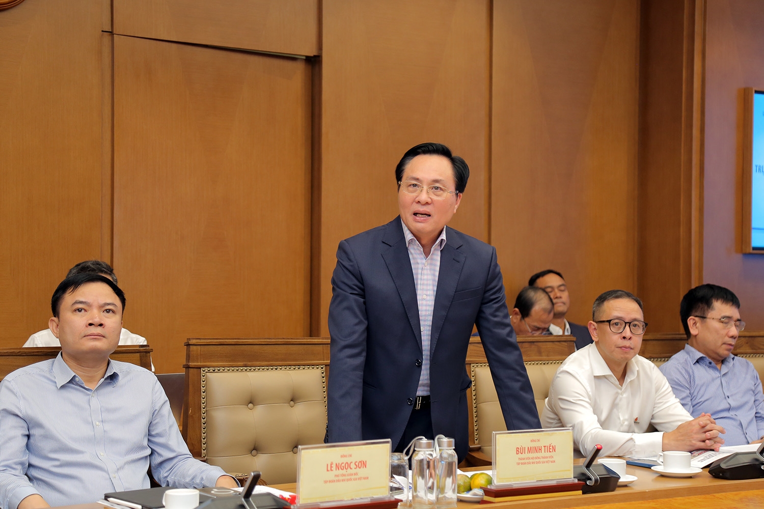 Thành viên HĐTV Petrovietnam Bùi Minh Tiến báo cáo tại buổi làm việc
