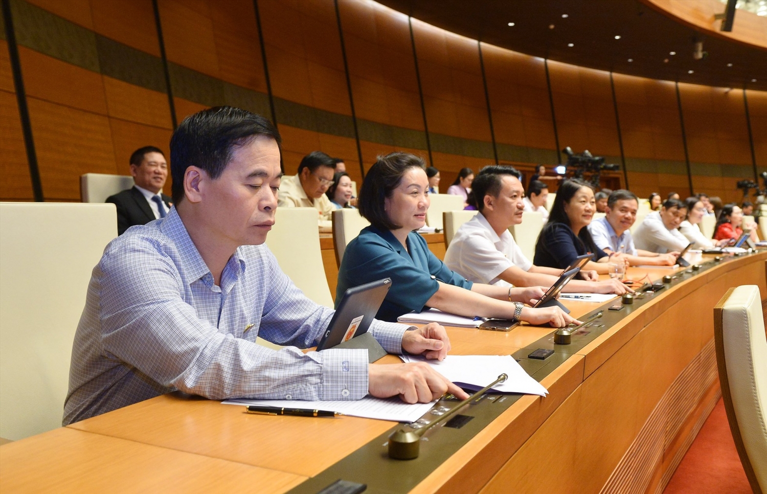 Quốc hội thông qua chi ngân sách trung ương năm 2023 hơn 1,29 triệu tỷ đồng