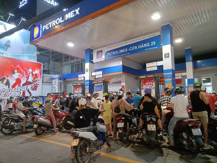 Nguồn cung xăng dầu không thiếu nhưng đứt gãy ở một số phân khúc