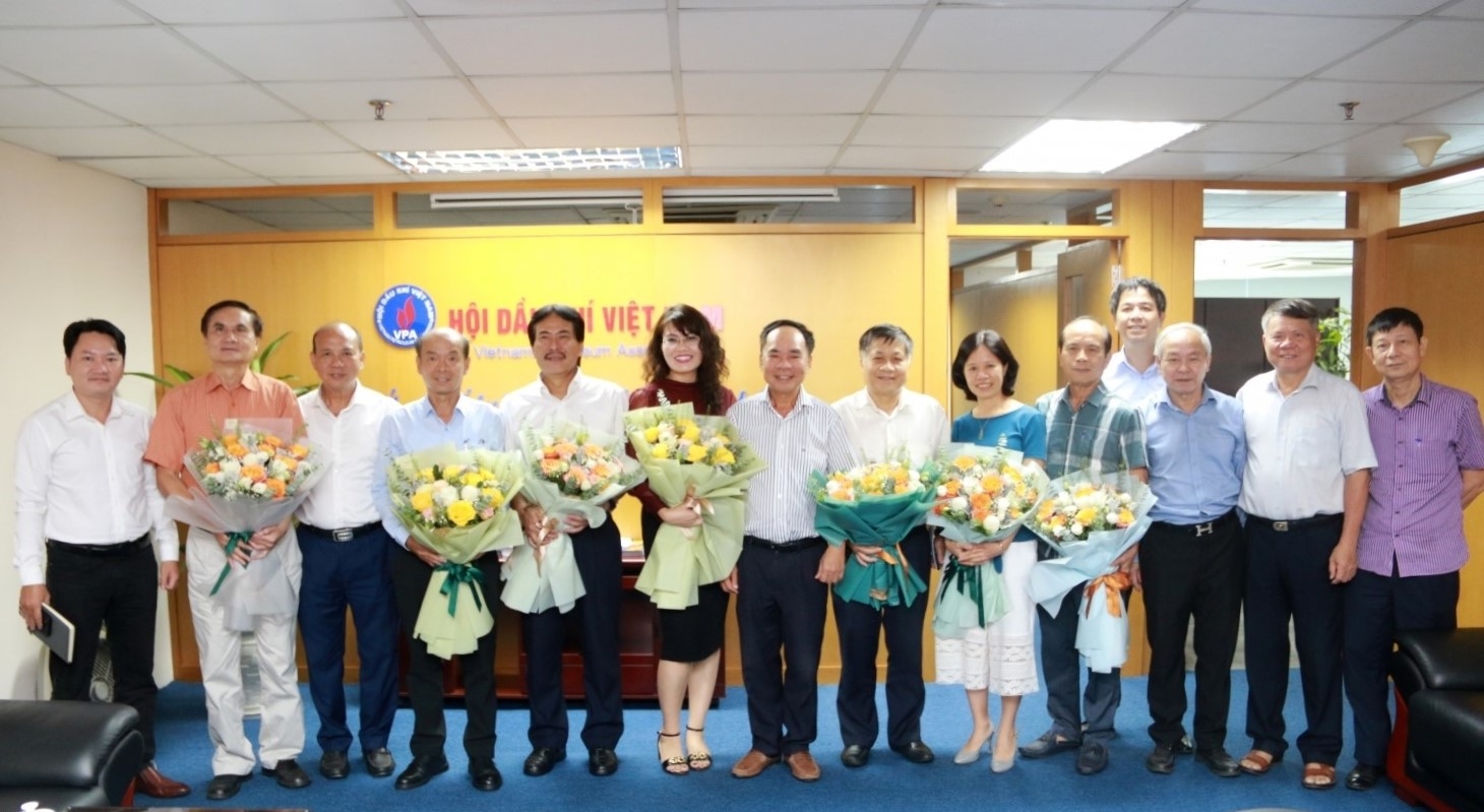 Công bố và trao quyết định bổ nhiệm lãnh đạo các Ban thuộc Hội Dầu khí Việt Nam nhiệm kỳ 2022-2027.