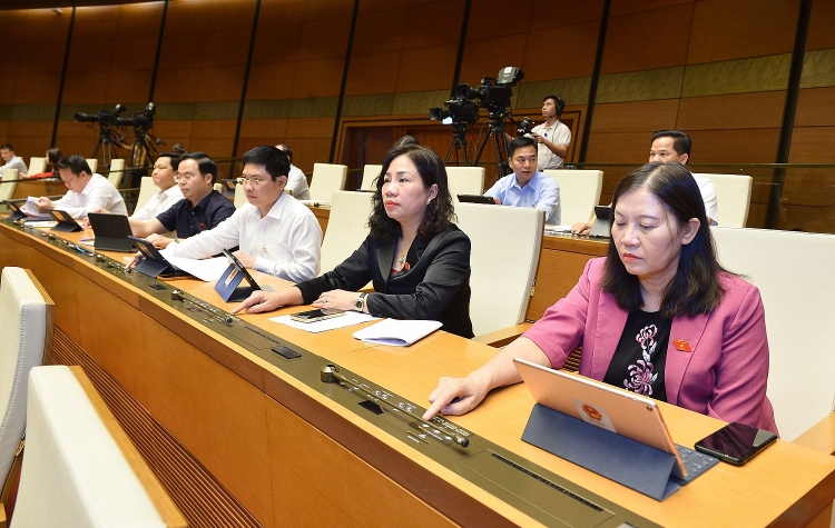 Quốc hội thông qua 3 dự án Luật, tiếp tục thảo luận về dự thảo Luật Đất đai (sửa đổi)