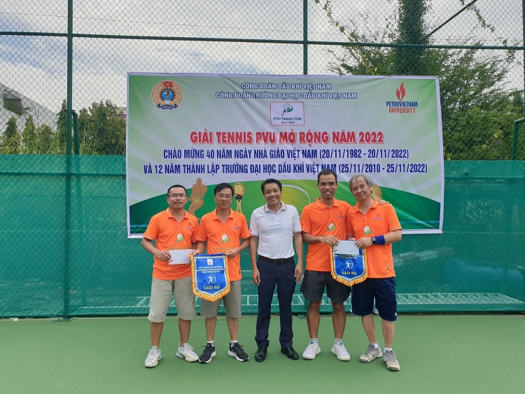 PVU tổ chức thành công giải Tennis mở rộng năm 2022