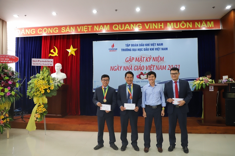 PVU tổ chức Lễ kỷ niệm 40 năm Ngày Nhà giáo Việt Nam 20/11