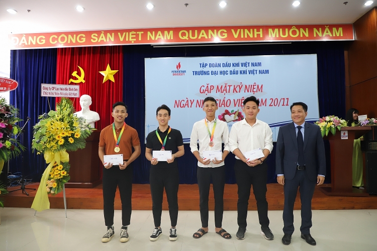 PVU tổ chức Lễ kỷ niệm 40 năm Ngày Nhà giáo Việt Nam 20/11