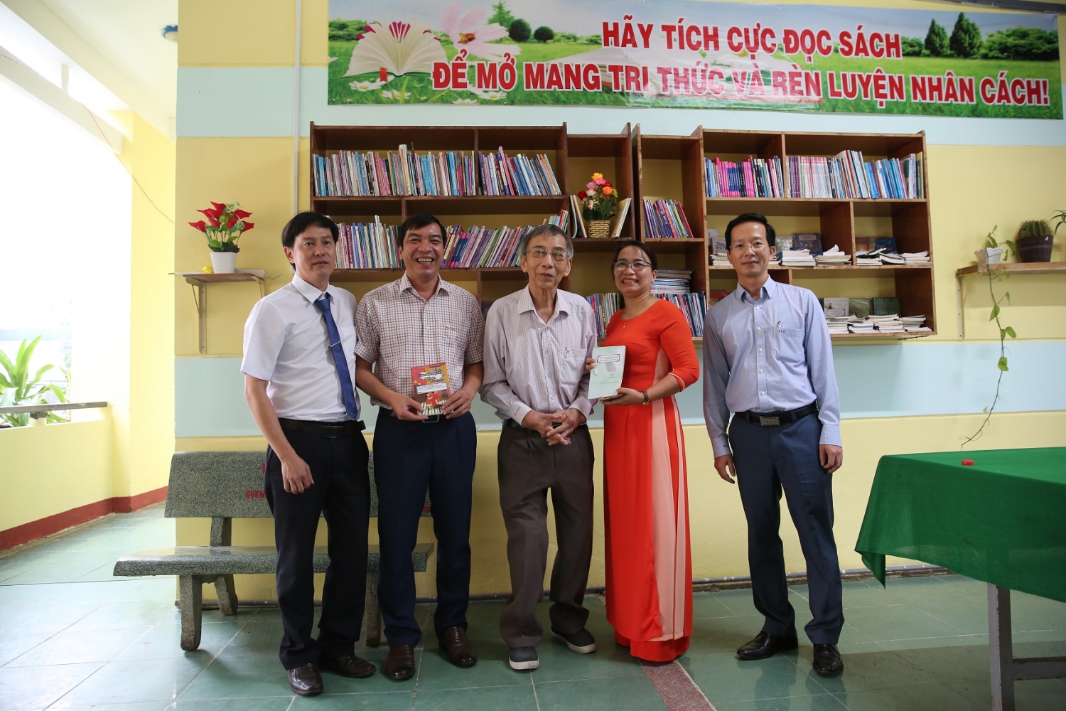 Khánh thành và bàn giao thư viện xanh Trường THCS Hành Tín Tây do BSR tài trợ