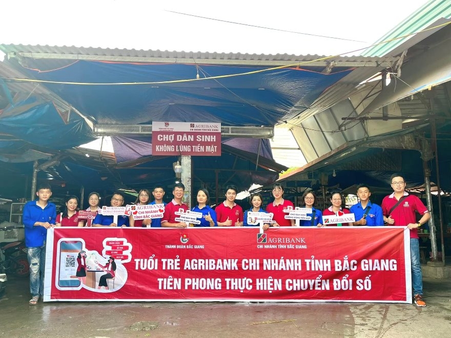 Agribank triển khai các phương thức thanh toán không dùng tiền mặt tới tiểu thương