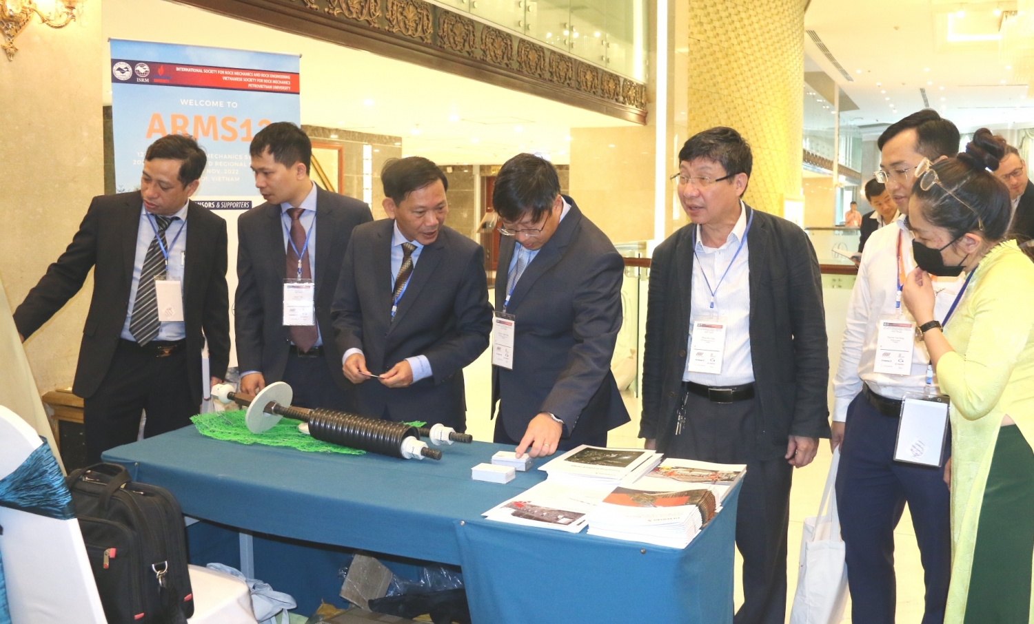 PVU đồng tổ chức Hội nghị Khoa học quốc tế “Cơ học đá và công trình – Những vấn đề đương đại”