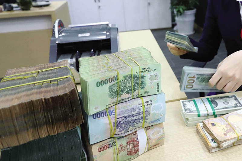 Tin ngân hàng ngày 25/11: TP HCM sẽ xử lý nghiêm ngân hàng “ép” khách mua bảo hiểm