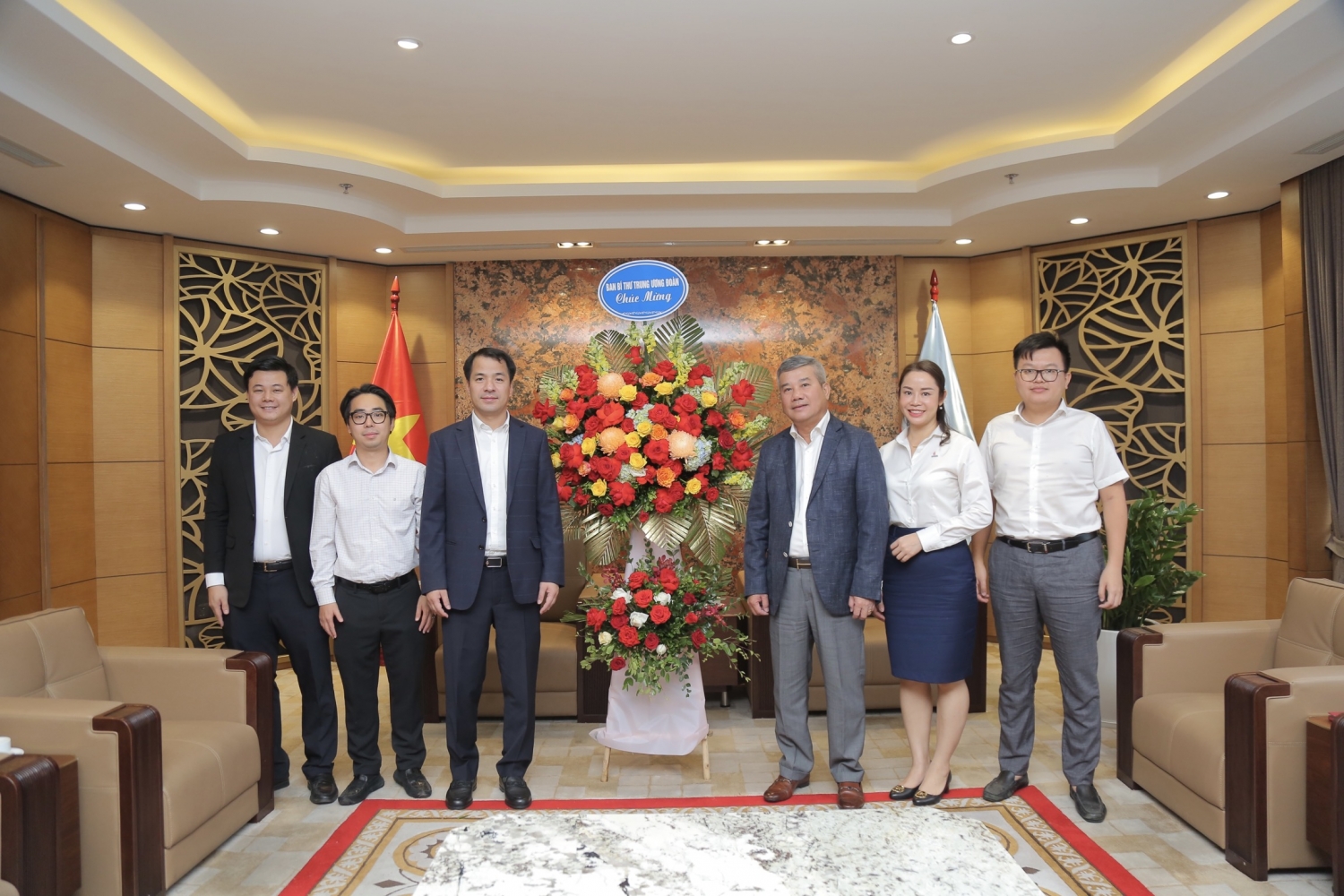 Trung ương Đoàn TNCS Hồ Chí Minh chúc mừng Petrovietnam