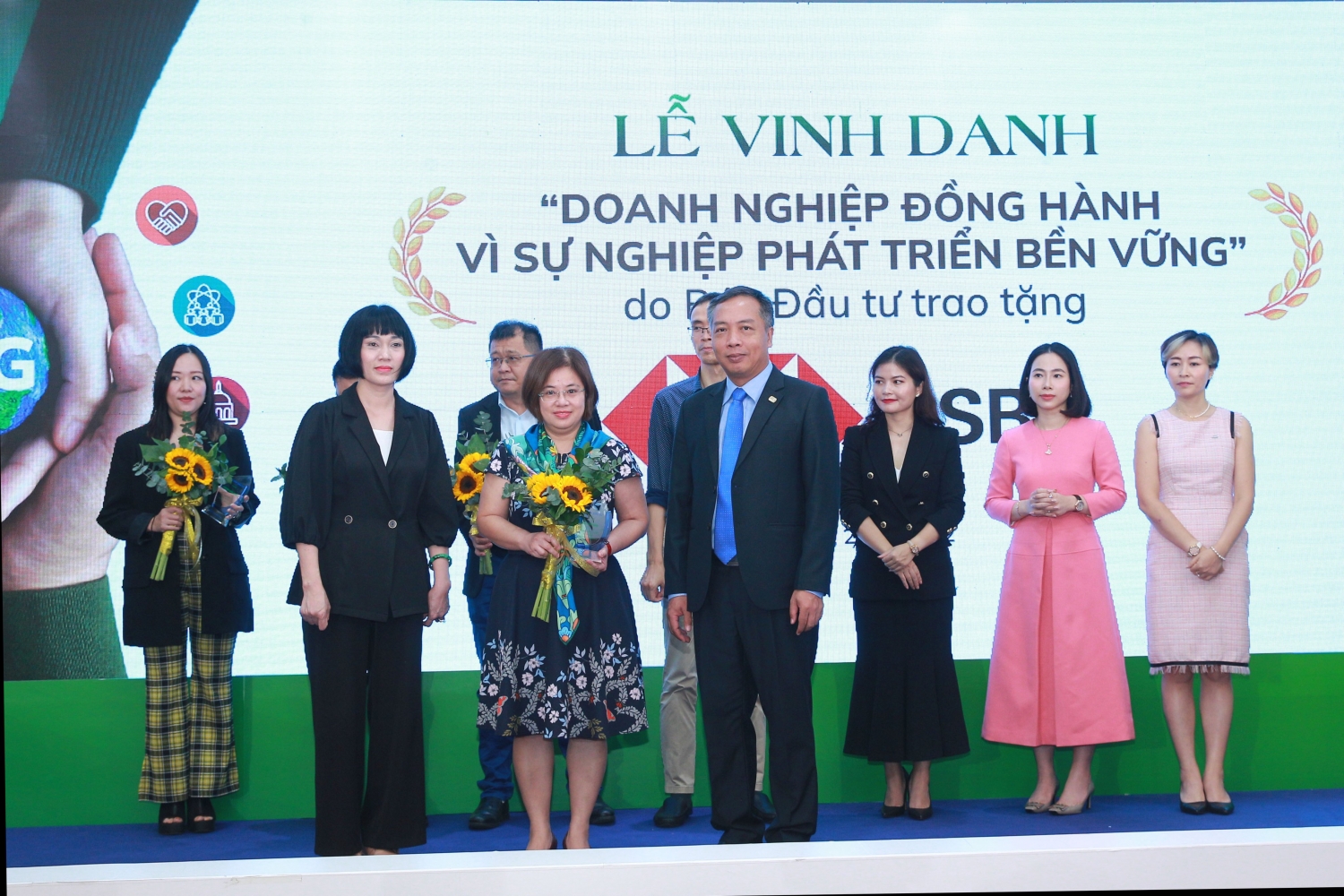 ESG - Chìa khóa cho Phát triển bền vững 2022 ESG - Chìa khóa cho Phát triển bền vững 2022