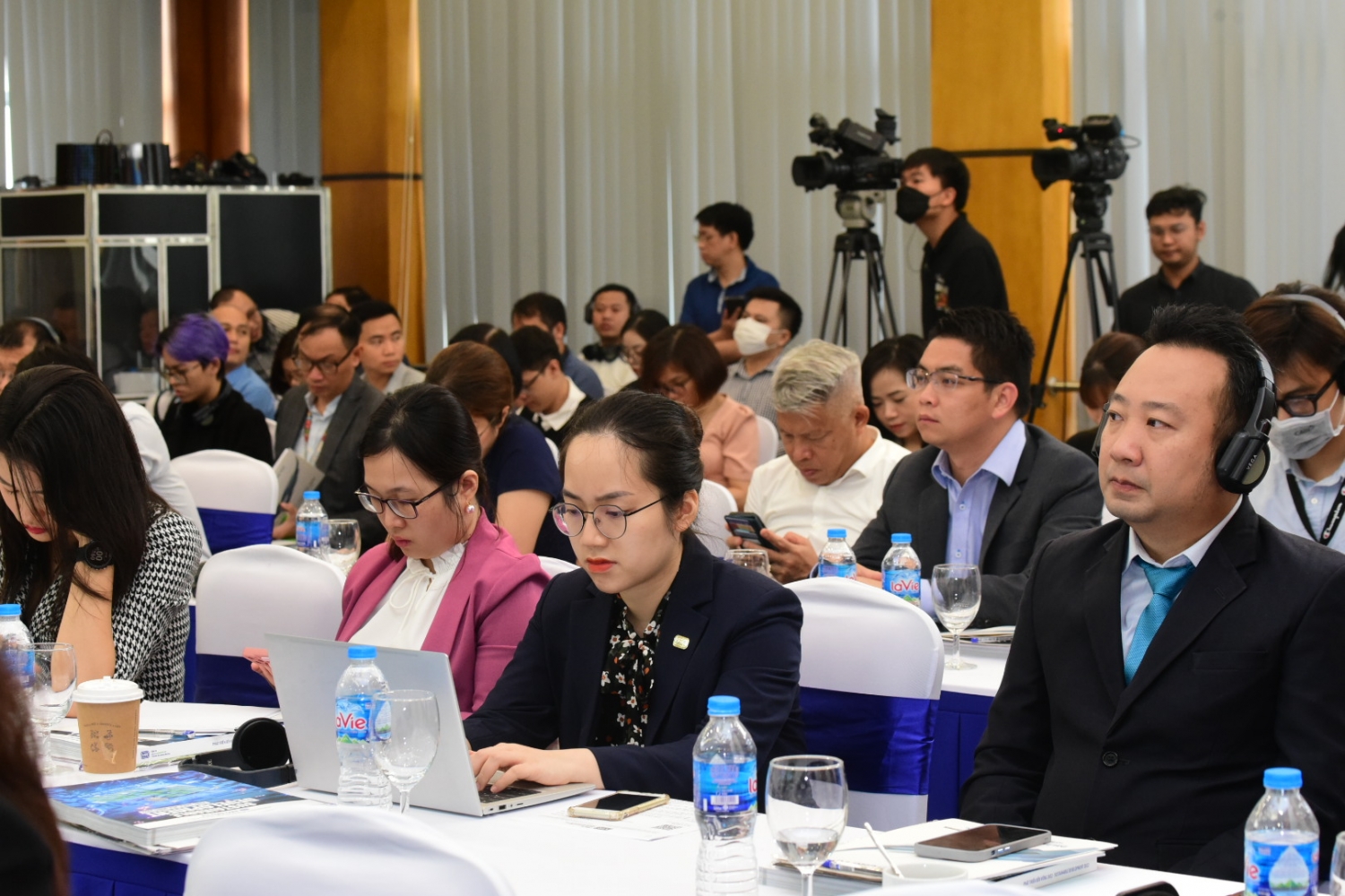 Các đại biểu khách mời, đại diện DN tham dự Hội thảo Các đại biểu khách mời, đại diện DN tham dự Hội thảo