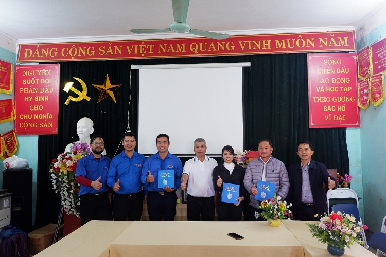 Xí nghiệp Khí Vietsovpetro tổ chức chương trình thiện nguyện “Áo ấm cùng em đến trường”