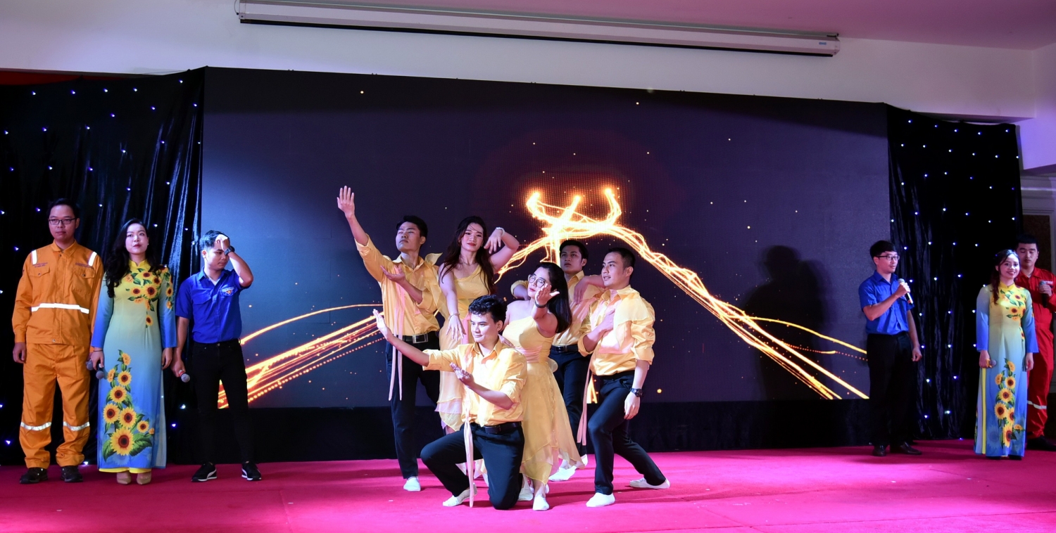 Ở phần thi “Tài năng cán bộ Đoàn”, Đội TP HCM mang đến một câu chuyện nghĩa tình mang tên “Lá thư từ đảo thép