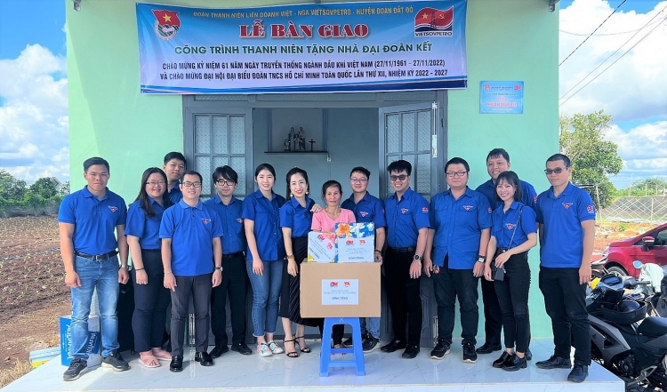 Đoàn Thanh niên Vietsovpetro tổ chức Lễ bàn giao nhà Đại đoàn kết và khu vui chơi thiếu nhi