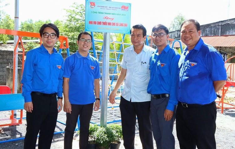 Đoàn Thanh niên Vietsovpetro tổ chức Lễ bàn giao nhà Đại đoàn kết và khu vui chơi thiếu nhi