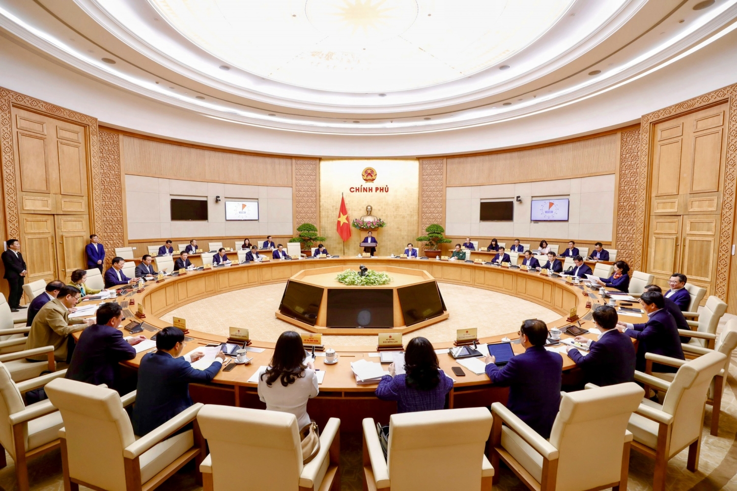 Thủ tướng: Càng khó khăn, phức tạp, nhạy cảm, càng phải bình tĩnh, đoàn kết, thống nhất