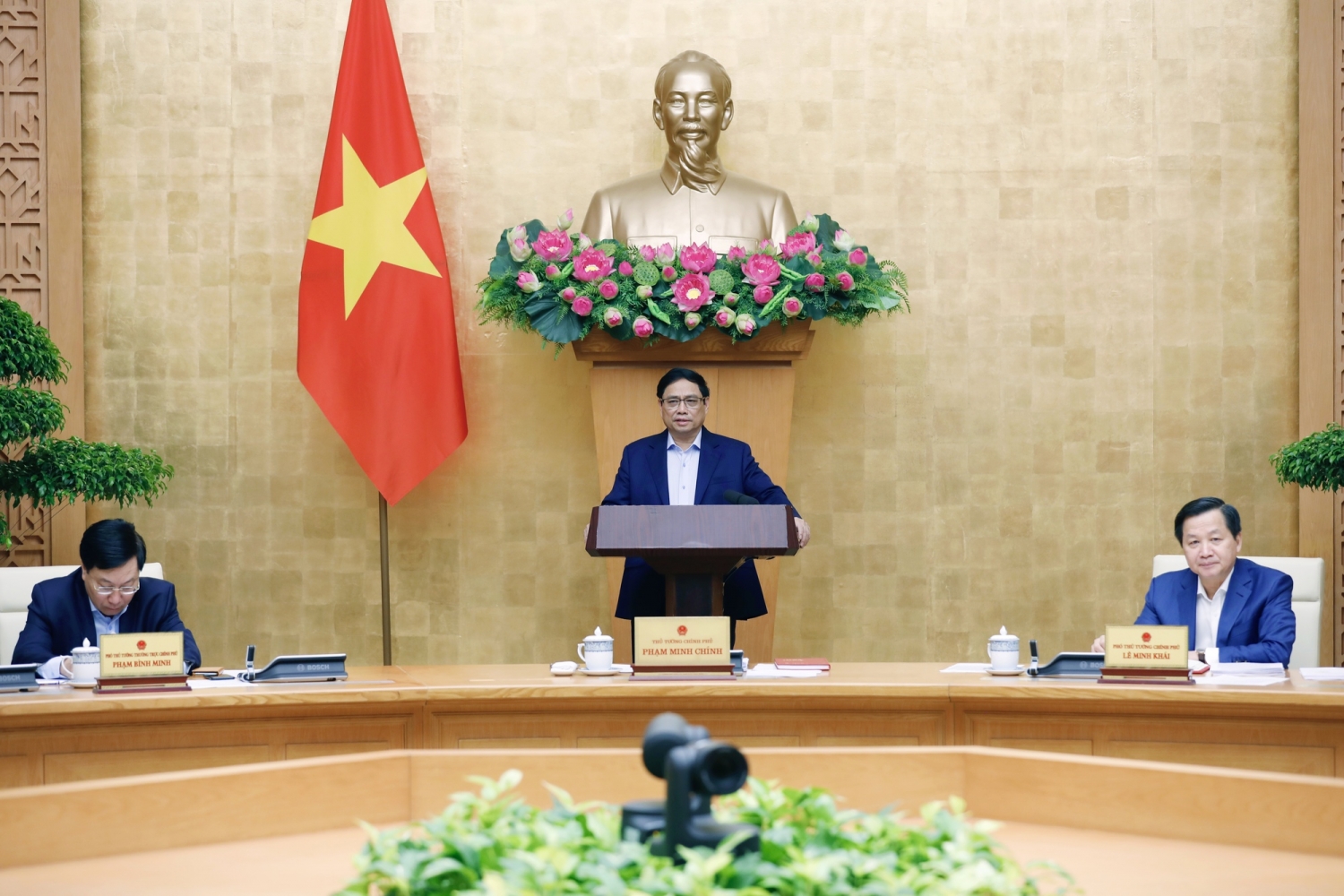Thủ tướng: Càng khó khăn, phức tạp, nhạy cảm, càng phải bình tĩnh, đoàn kết, thống nhất