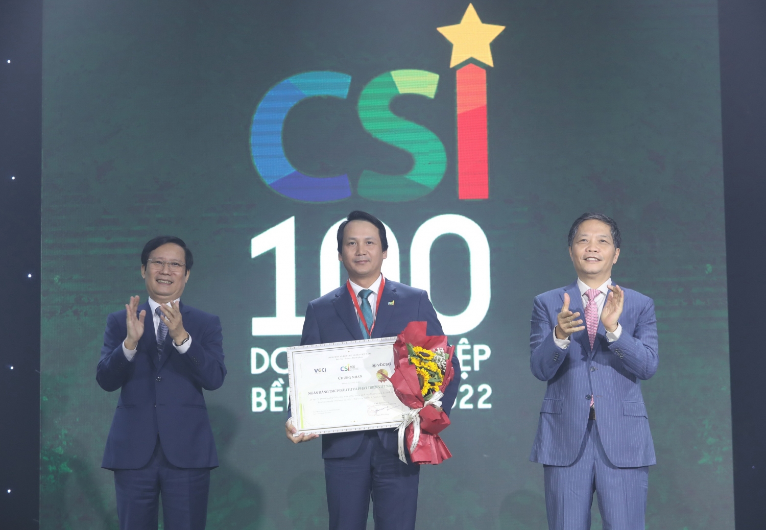 BIDV - Top 10 Doanh nghiệp bền vững lĩnh vực thương mại - dịch vụ BIDV - Top 10 Doanh nghiệp bền vững lĩnh vực thương mại - dịch vụ
