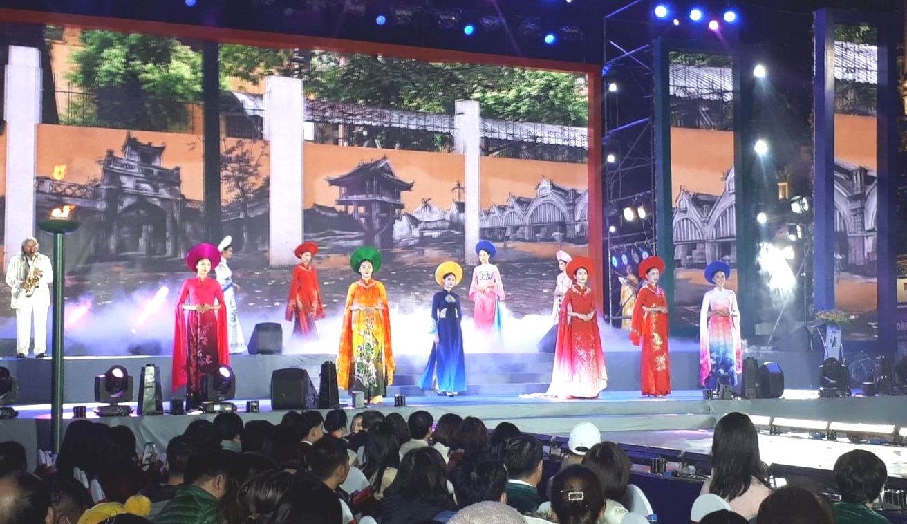 Hà Nội quảng bá văn hoá, kích cầu du lịch qua lễ hội áo dài
