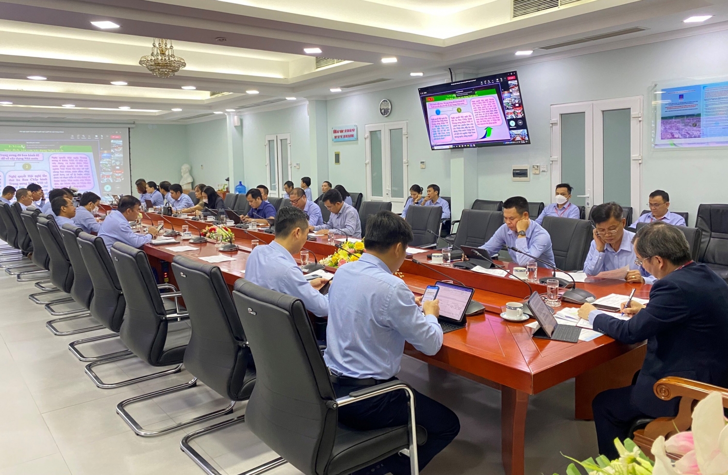 Đảng ủy Tập đoàn Dầu khí Quốc gia Việt Nam nghiên cứu, học tập, quán triệt Nghị quyết Trung ương 6, khoá XIII