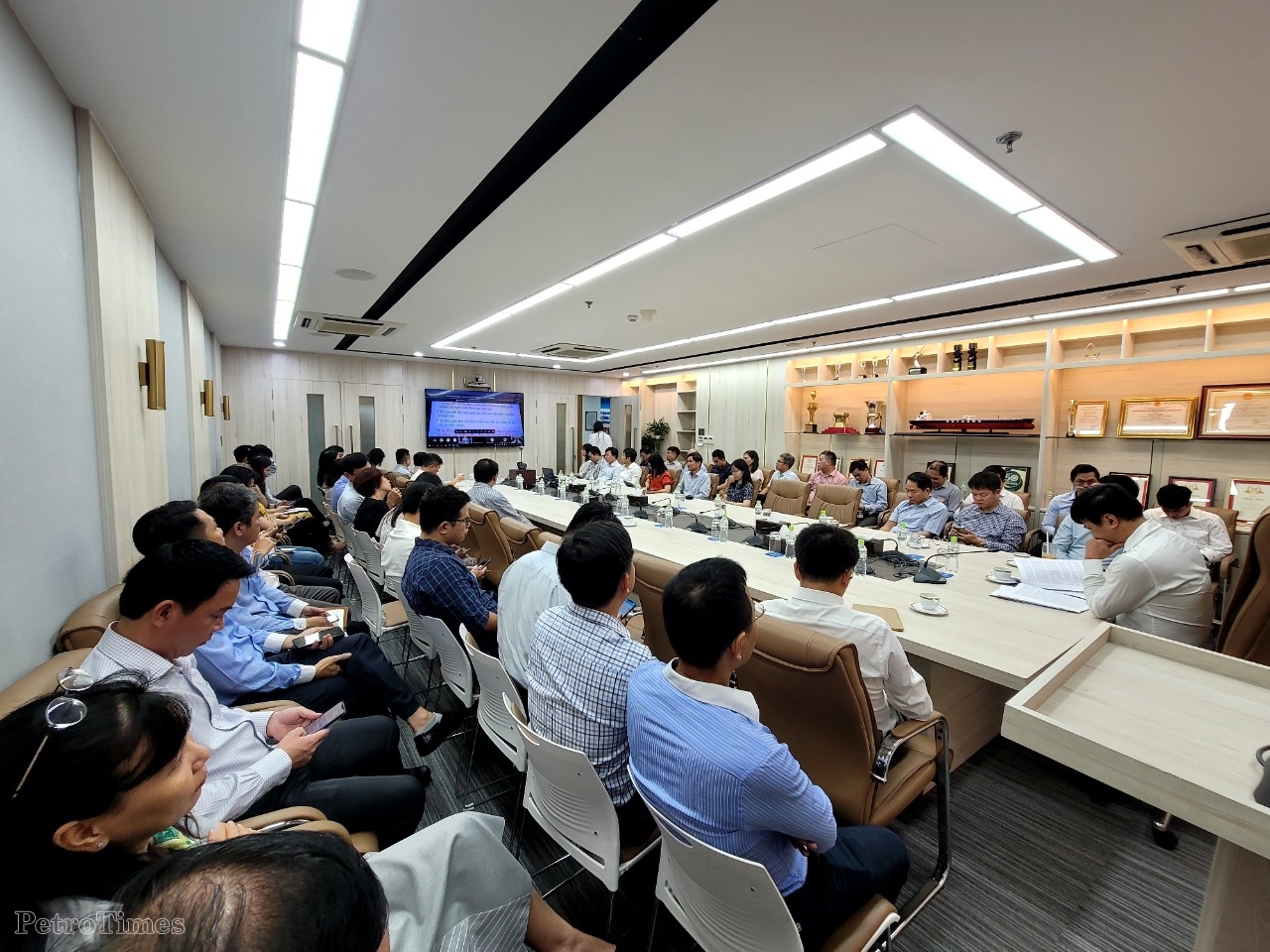 Đảng ủy Tập đoàn Dầu khí Quốc gia Việt Nam nghiên cứu, học tập, quán triệt Nghị quyết Trung ương 6, khoá XIII