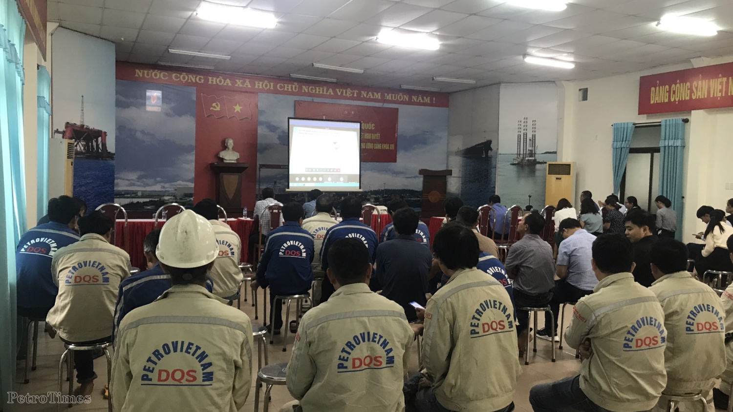 Đảng ủy Tập đoàn Dầu khí Quốc gia Việt Nam nghiên cứu, học tập, quán triệt Nghị quyết Trung ương 6, khoá XIII
