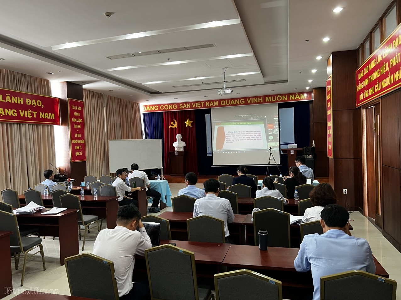 Đảng ủy Tập đoàn Dầu khí Quốc gia Việt Nam nghiên cứu, học tập, quán triệt Nghị quyết Trung ương 6, khoá XIII