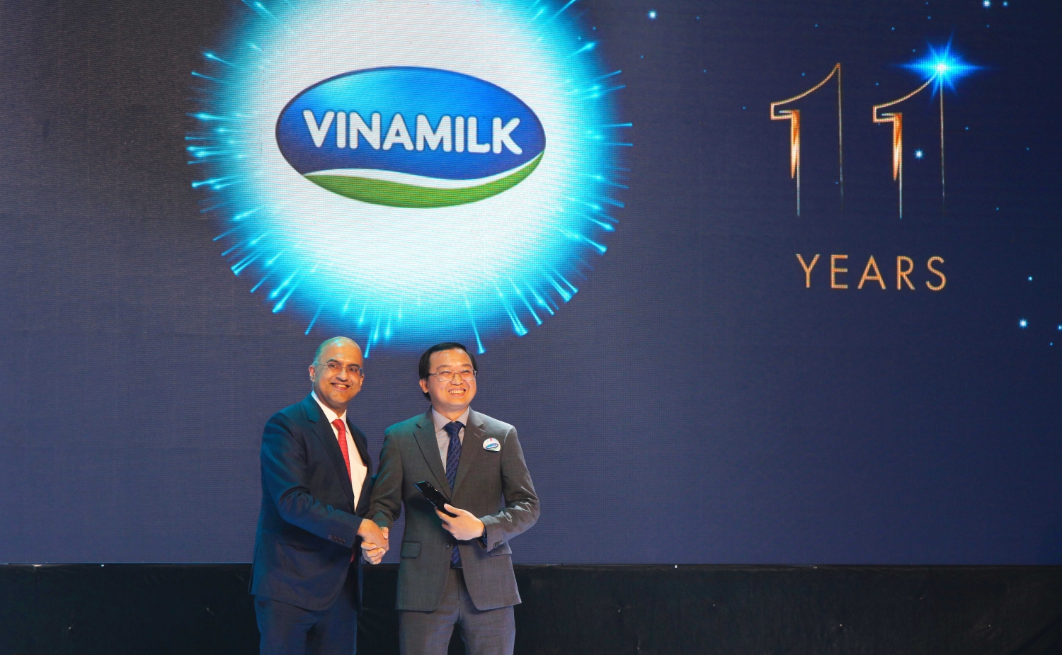Vinamilk - Doanh nghiệp F&B duy nhất trong TOP 50 công ty kinh doanh hiệu quả nhất Việt Nam 11 năm liền Vinamilk - Doanh nghiệp F&B duy nhất trong TOP 50 công ty kinh doanh hiệu quả nhất Việt Nam 11 năm liền