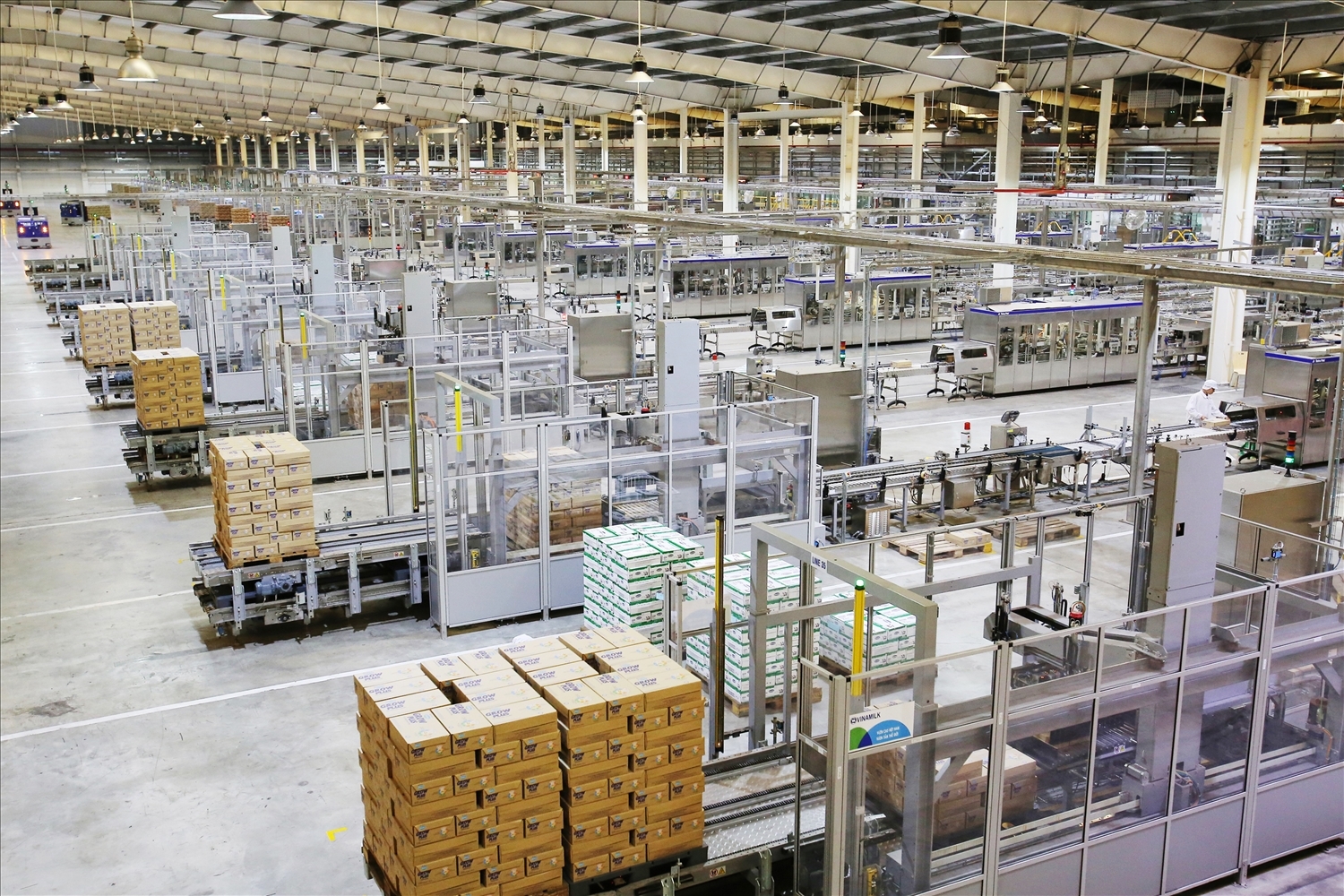 Vinamilk - Doanh nghiệp F&B duy nhất trong TOP 50 công ty kinh doanh hiệu quả nhất Việt Nam 11 năm liền Vinamilk - Doanh nghiệp F&B duy nhất trong TOP 50 công ty kinh doanh hiệu quả nhất Việt Nam 11 năm liền