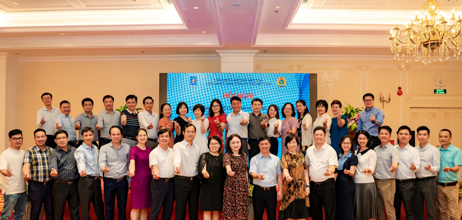 Chúc mừng thành công của Hội nghị